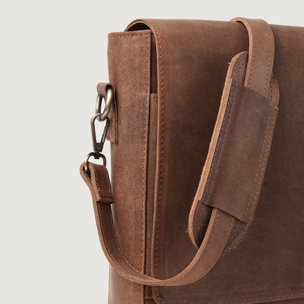 The Carismatico Vintage Tan Brown Leather